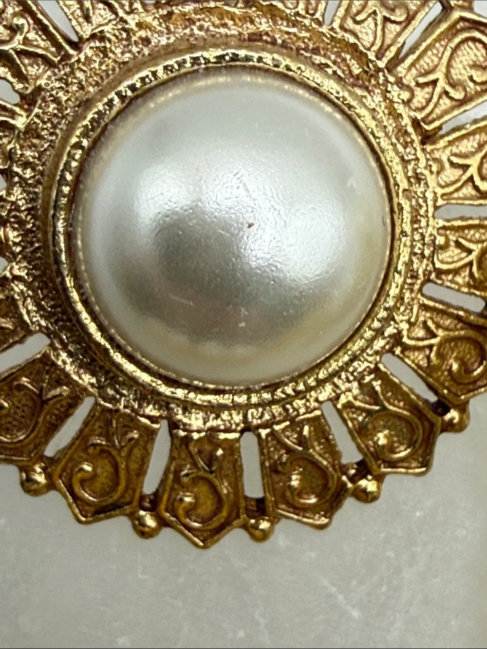 Vintage 4 pc Gold tone faux Pearl Decorative Brooch Set rhinestone pin 1 signed